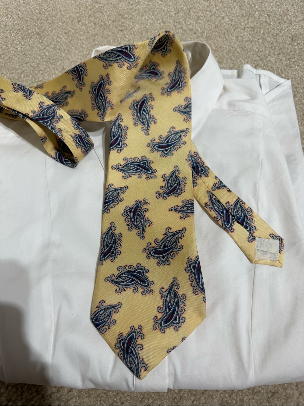 Vintage Oscar De La Renta Couture Yellow Paisley Floral 100 % Silk Tie